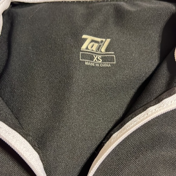 Tail half zip Activewear top - Picture 5 of 5